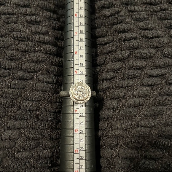 Lia Sophia ‘Showdown’ Women’s CZ Halo Ring Size 10 - Picture 14 of 14